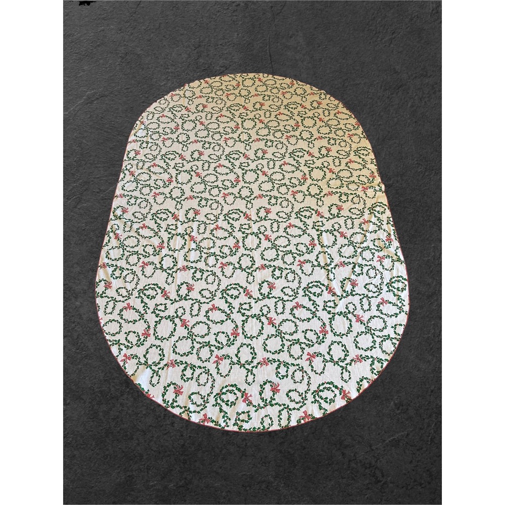 Vintage Christmas Oval Tablecloth 90x58 White Holly Wreath Bow